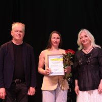 Перша заступниця начальника ОВА Наталя Заболотна та заступник начальника ОВА Сергій Здітовецький з учасницею заходу