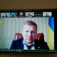 учасник засідання, який долучився онлайн