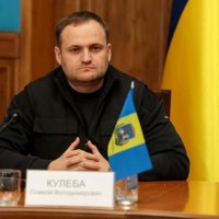 Люди в залі
