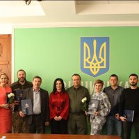 Начальник ОВА Сергій Борзов, народна депутатка України Ірина Борзова, волонтери й працівники комунальних підприємств регіону