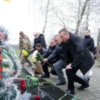 Покладання квітів до пам’ятника загиблим військовослужбовцям