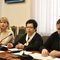 Люди на засіданні обласної комісії з питань ТЕБ та НС
