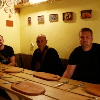 учасники заходу під час майстер-класу з виготовлення традиційного хлібця Жайворонок