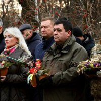 Фото чоловіків та жінок.