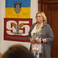 Люди у приміщенні