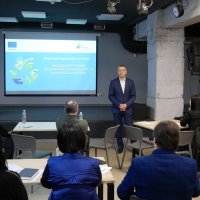 директор Департаменту міжнародного співробітництва та регіонального розвитку ОВА Ігор Цехановський та учасники семінару