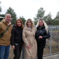 ветерани та учасники промотуру на території зоопарку