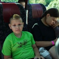 Діти у автобусі