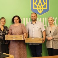 Перший заступник Начальника ОВА Наталя Заболотна, директор Департаменту охорони здоров'я та реабілітації ОВА Ольга Задорожна і учасники заходу