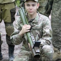 Учасник заходу з навчальною зброєю