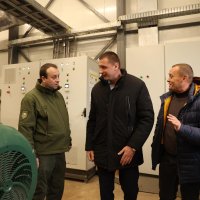 Начальник ОВА Сергій Борзов під час огляду котельні