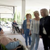 Віцепрем'єр-міністр з питань реінтеграції тимчасово окупованих територій Ірина Верещук, Перший заступник Начальника ОВА Наталя Заболотна та учасники зустрічі