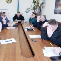 Заступник Начальника ОВА Олександр Піщик та учасники засідання земельної комісії