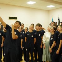 Перший заступник Начальника ОВА Наталя Заболотна  та кадети роблять селфі