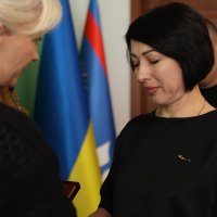 Перша заступниця Начальника ОВА Наталя Заболотна під час вручення посмертних нагород