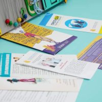 інформаційні буклети на столі