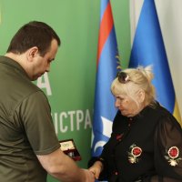 Начальник ОВА Сергій Борзов під час вручення посмертних нагород