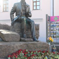учасники під час покладання
