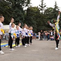 Виступ дівчат у вишиванках
