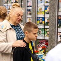 Покладання квітів
