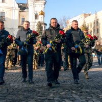 Керівники області та міста під час покладання