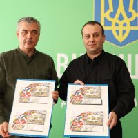 Люди в залі