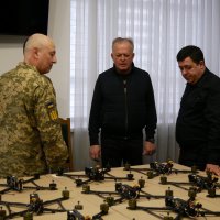 заступник начальника ОВА Сергій Здітовецький, заступник начальника ОВА Андрій Кавунець та заступник директора Департаменту - начальник управління ресурсного забезпечення сфери оборони і безпеки, формування, використання матеріального резерву та бухгалтерського обліку Департаменту з питань цивільного захисту, ресурсного забезпечення сил оборони і безпеки ОВА Валерій Індик
