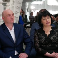 Люди в залі