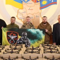 заступник начальника ОВА Сергій Здітовецький, директор Департаменту з питань цивільного захисту, ресурсного забезпечення сил оборони і безпеки ОВА Богдан Зубчик та військові