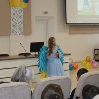 учасниця заходу під час виступу