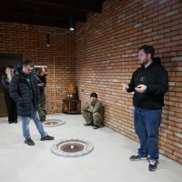 ветерани та учасники промотуру на виноробні
