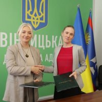 Перша заступниця начальника ОВА Наталя Заболотна та заступниця директора Представництва Plan International в Україні Ванесса Форест