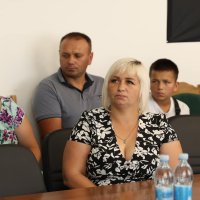 люди у приміщенні