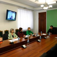 заступник начальника ОВА (CDTO) Андрій Кавунець, директорка Департаменту соціальної та молодіжної політики Світлана Ярмоленко та учасники зустрічі