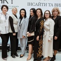 регіональна координаторка Всеукраїнської програми ментального здоров'я "Ти як?" у Вінницькій області Олена Бессараба та учасники заходу