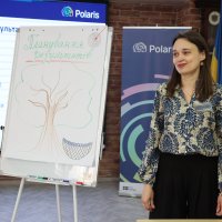 Тренерка під час проведення тренінгу