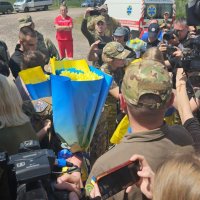 Зустріч звільнених з російського полону людей