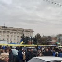 люди на площі