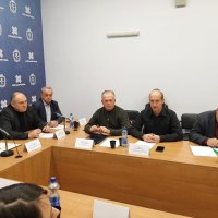 Зала з людьми