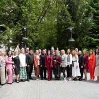 Народна депутатка України Ірина Борзова, заступник начальника ОВА Андрій Кавунець та учасники круглого столу