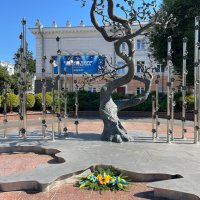 Скульптурна композиція "Дерево Свободи", присвячена Героям Небесної Сотні та Революції Гідності